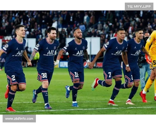 圣马克西曼两度助攻福法纳，朗斯5-0屠杀巴黎FC